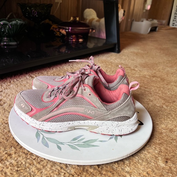 Ryka women’s Sky Walker Trail sneakers tan pink color with memory foam insoles. - Picture 16 of 17